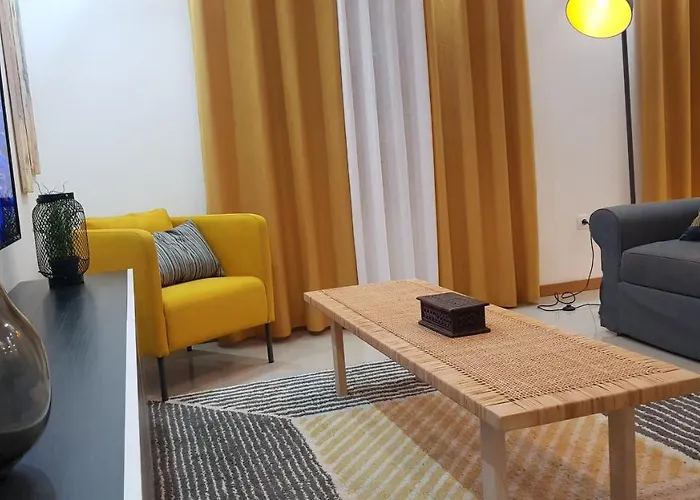 Elegant Modern Apartment With Aircond